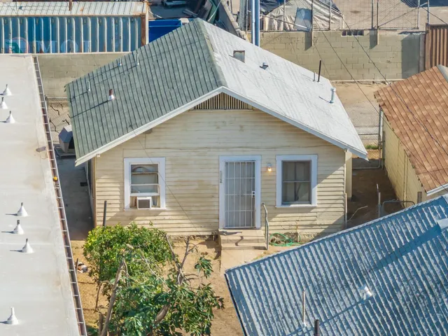 $284,000 | 230 North Calaveras Street, Fresno, CA 93701