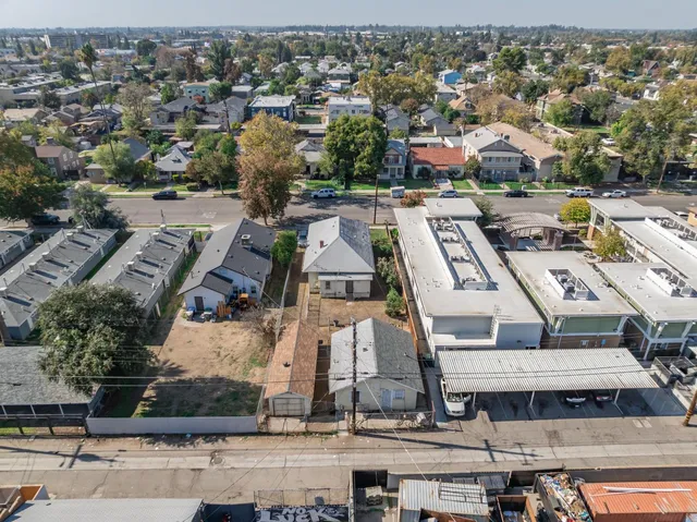 $284,000 | 230 North Calaveras Street, Fresno, CA 93701