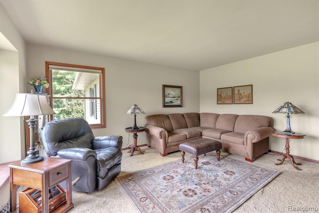 6451 Bullard Road Fenton, MI 48430 - Photo 6 of 29