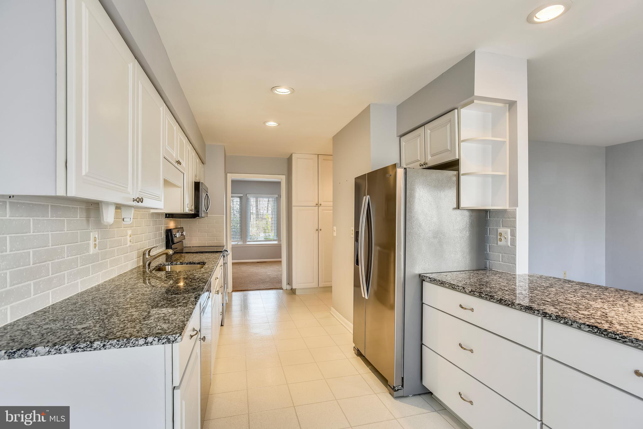 2051 Swans Neck Way Reston, VA 20191 - Photo 5 of 35 Bright and Airy kitchen