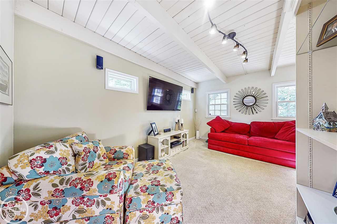 1887 Broadstone Road Grosse Pointe, MI 48236 - Photo 13 of 41 50056413-12.JPG