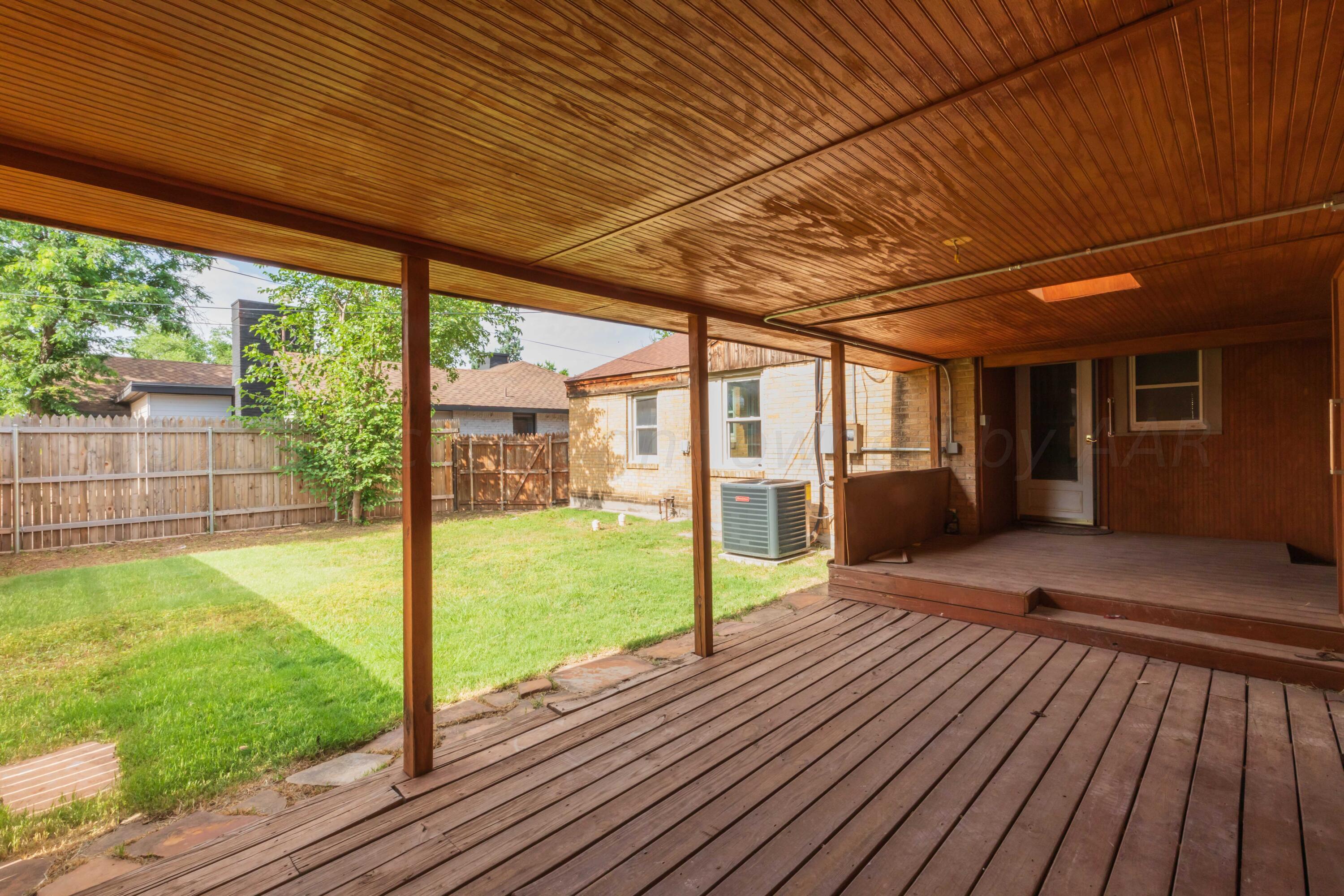 1613 South Travis Street Amarillo, TX 79102 - Photo 35 of 49 a view of porch with wooden floor