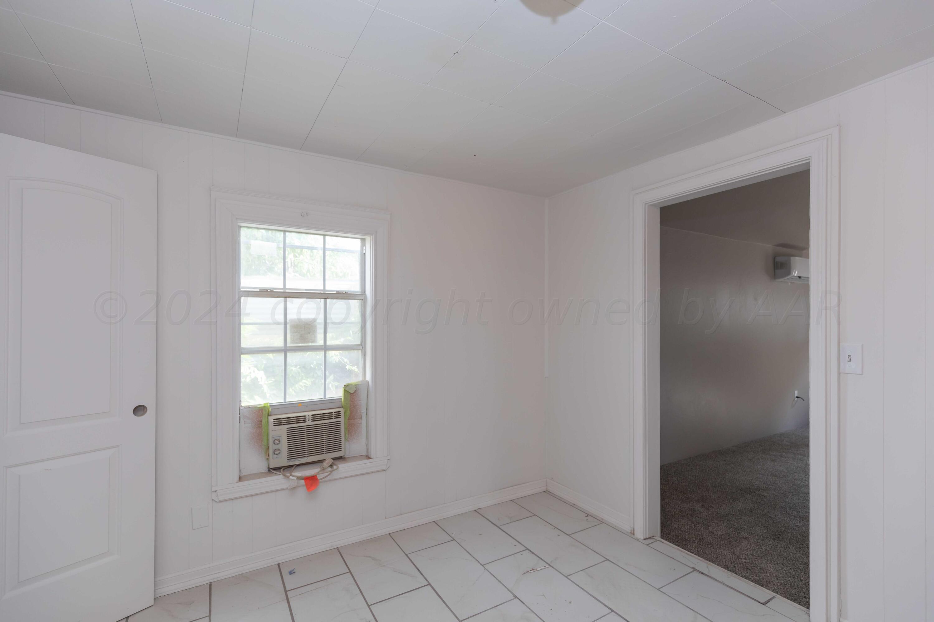 1613 South Travis Street Amarillo, TX 79102 - Photo 46 of 49 an empty room with windows