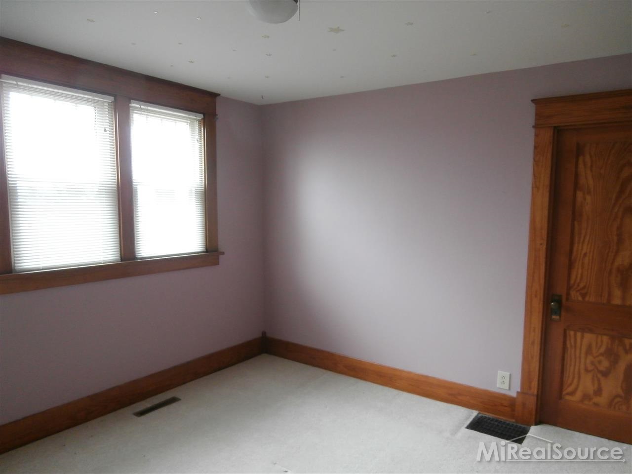 269 East Bennington Road Owosso, MI 48867 - Photo 26 of 29 31234614-25.JPG