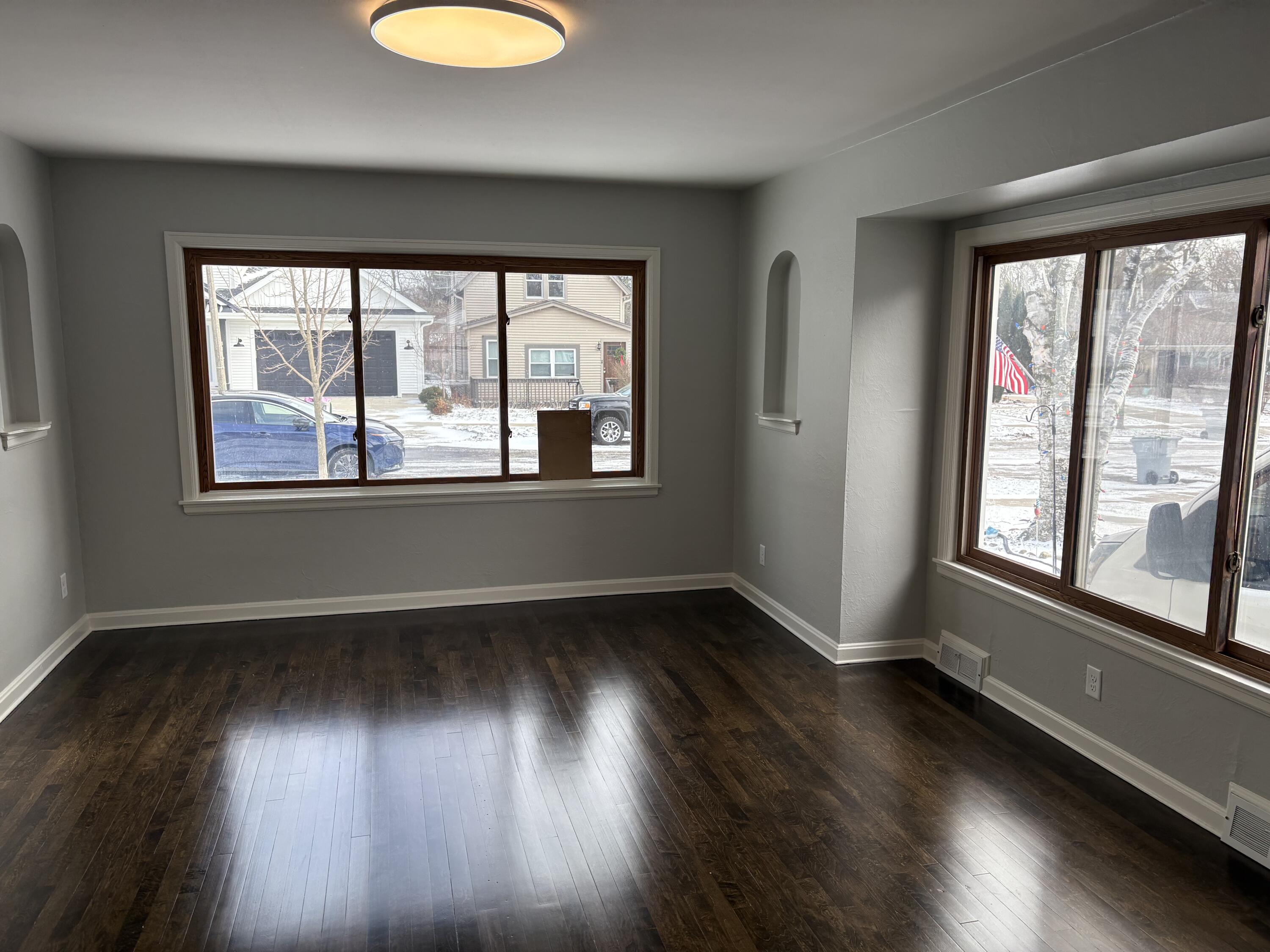 4113 South Austin Street Milwaukee, WI 53207 - Photo 5 of 14 Living Room