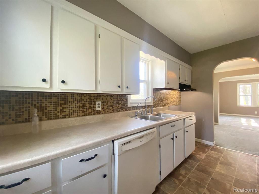 5122 North Vassar Road Flint, MI 48506 - Photo 6 of 18