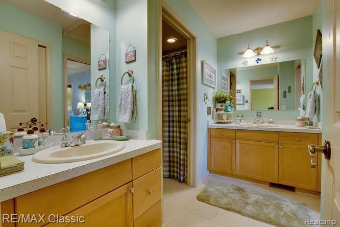 2165 Moorlands Howell, MI 48855 - Photo 30 of 36 Upper Level Bath