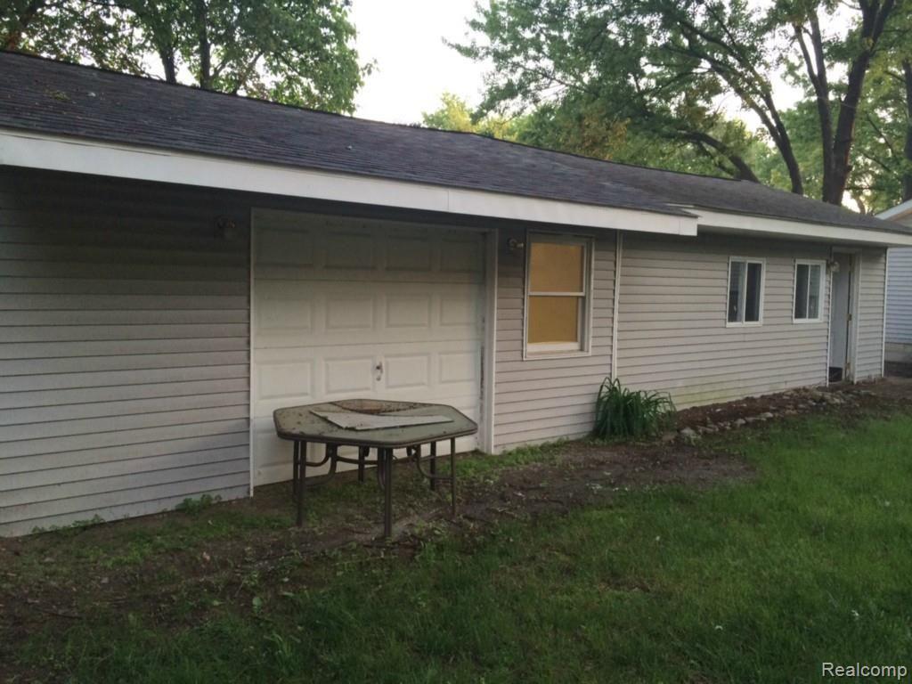 2581 Hessel Avenue Rochester, MI 48307 - Photo 11 of 41 H21.jpg