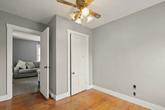 a view of livingroom with furniture