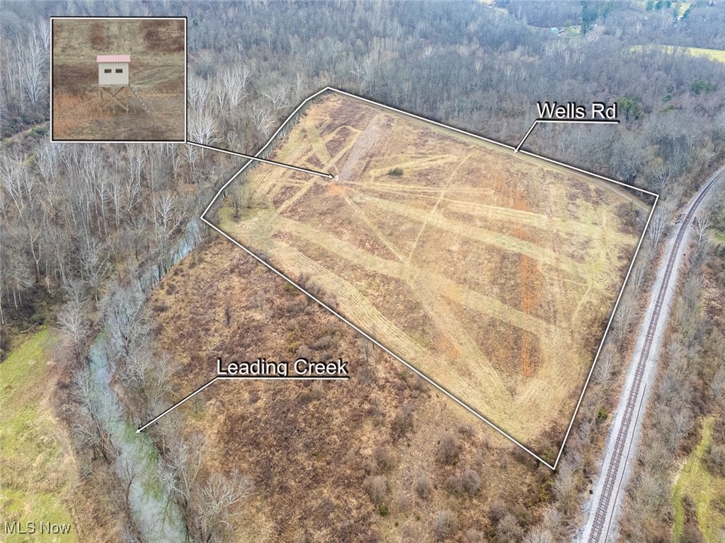 Aerial overview of property's location featuring property boundaries highlighted