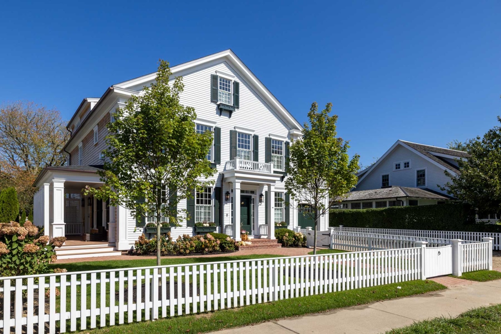 183 Upper Main Street Edgartown, MA 02539 - Photo 3 of 33 a front view of a house with a garden