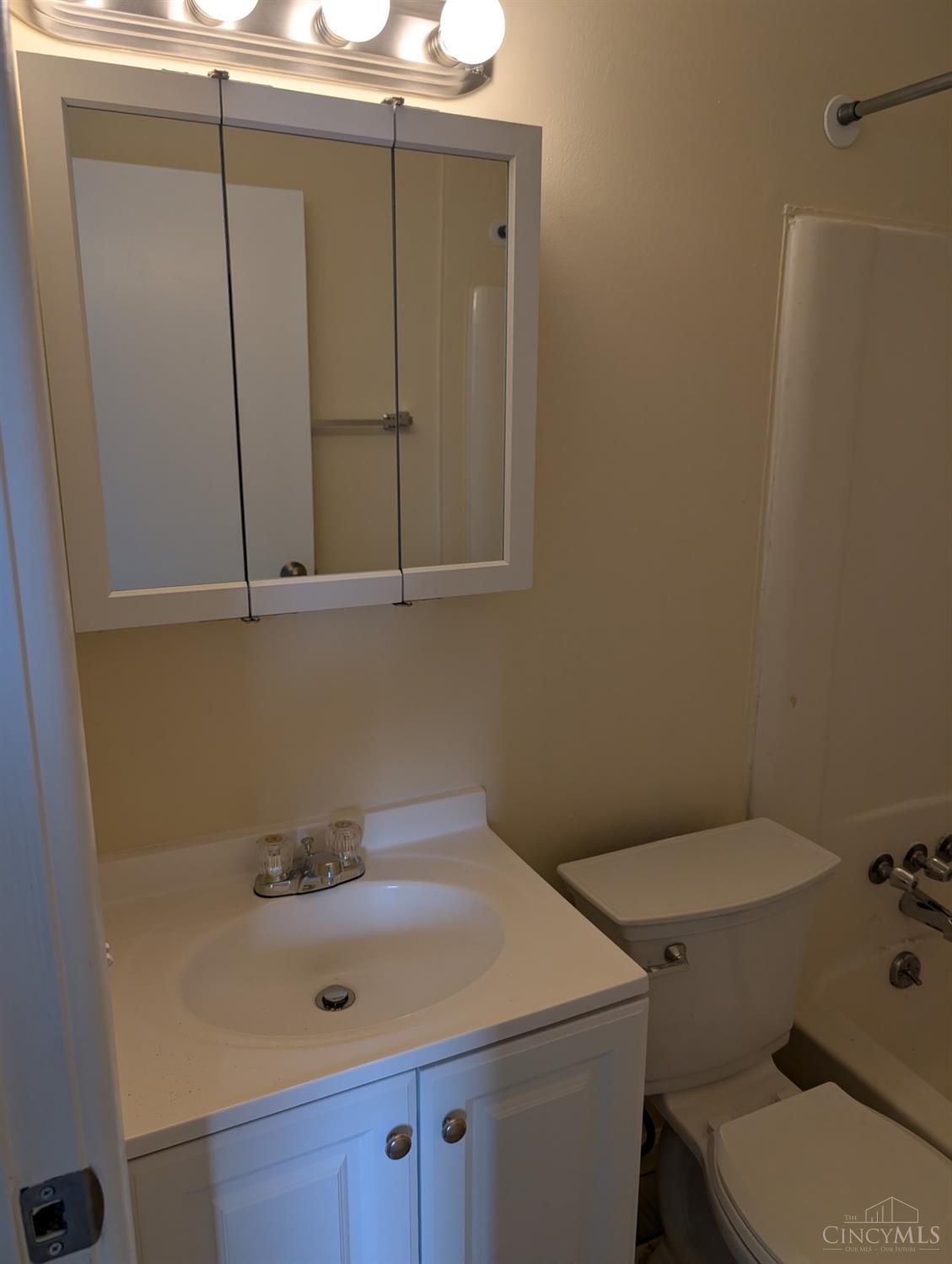 6285 Cheviot Road Cincinnati, OH 45247 - Photo 11 of 17