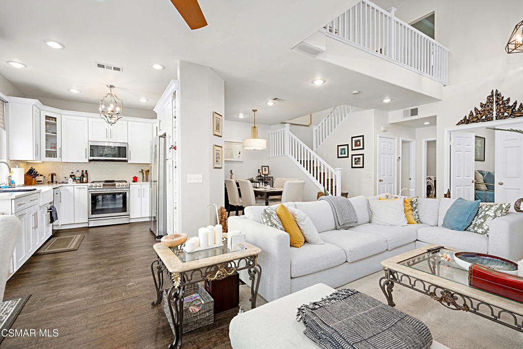 545 Lorabel Way, Unit D Simi Valley, CA 93065 - Photo 14 of 36