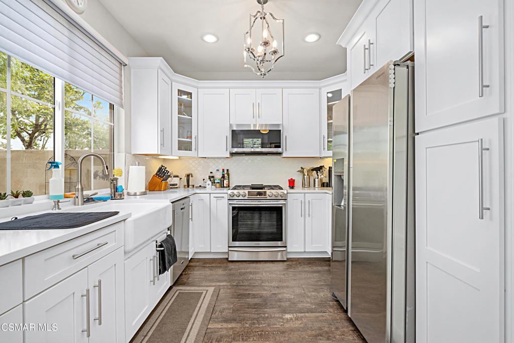 545 Lorabel Way, Unit D Simi Valley, CA 93065 - Photo 16 of 36