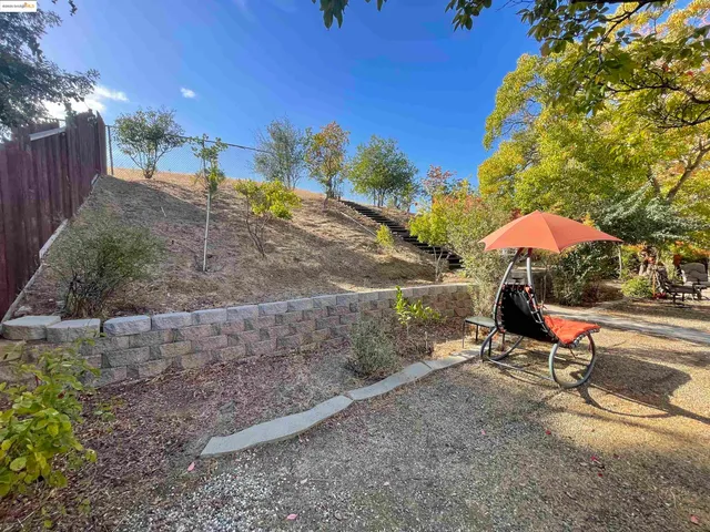 a view of an outdoor space