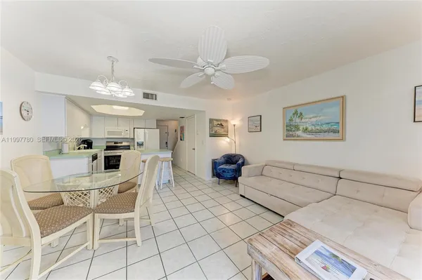 $585,000 | 3400 6th Avenue, Unit 6, Bradenton Beach, FL 34217