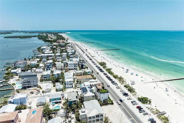 $585,000 | 3400 6th Avenue, Unit 6, Bradenton Beach, FL 34217