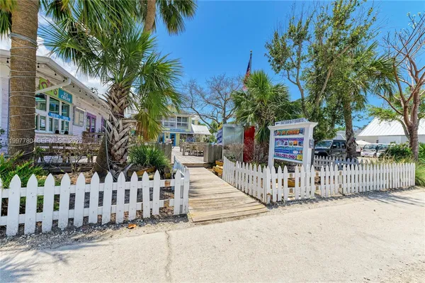 $585,000 | 3400 6th Avenue, Unit 6, Bradenton Beach, FL 34217