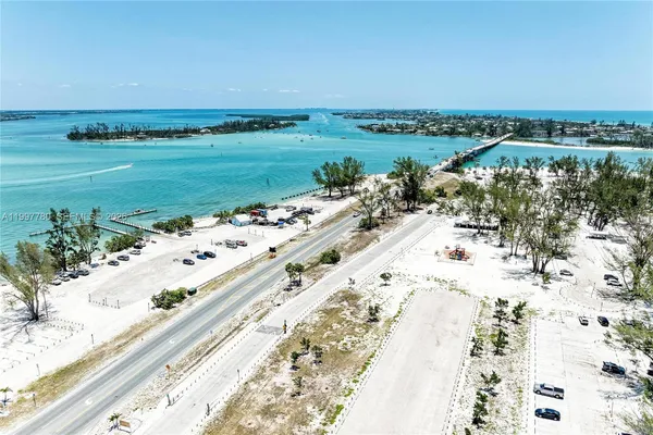 $585,000 | 3400 6th Avenue, Unit 6, Bradenton Beach, FL 34217