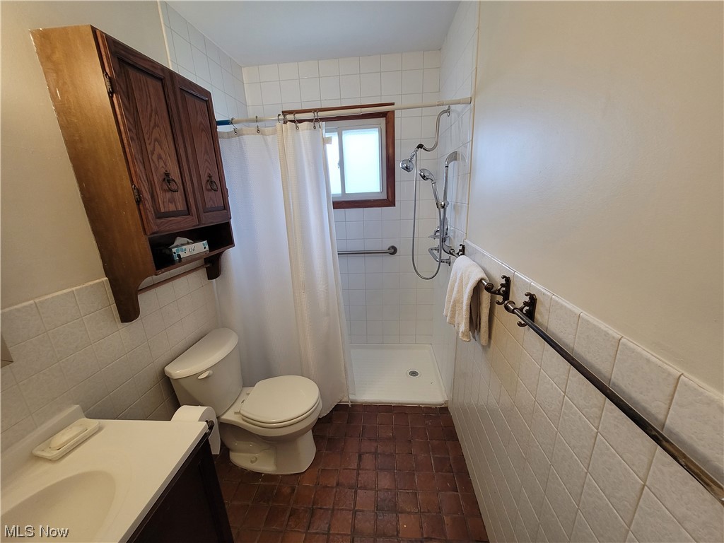 19308 Homeway Road Cleveland, OH 44135 - Photo 14 of 16 Bath
