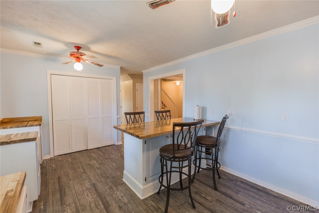 6391 North Midview Road Henrico, VA 23231 - Photo 5 of 18 Table can stay or be removed