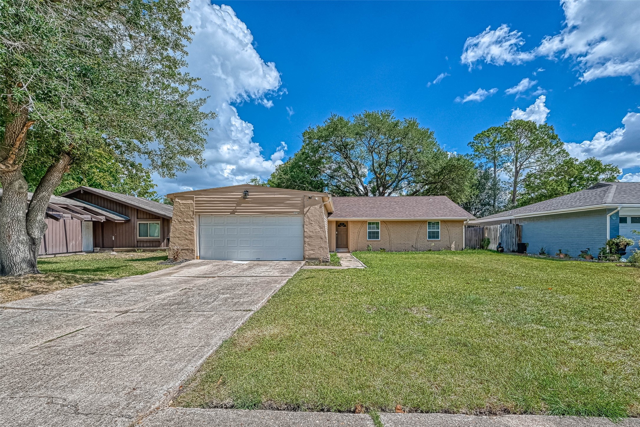 11618 Corona Lane Houston, TX 77072 - Photo 26 of 50 front view of a house with a yard