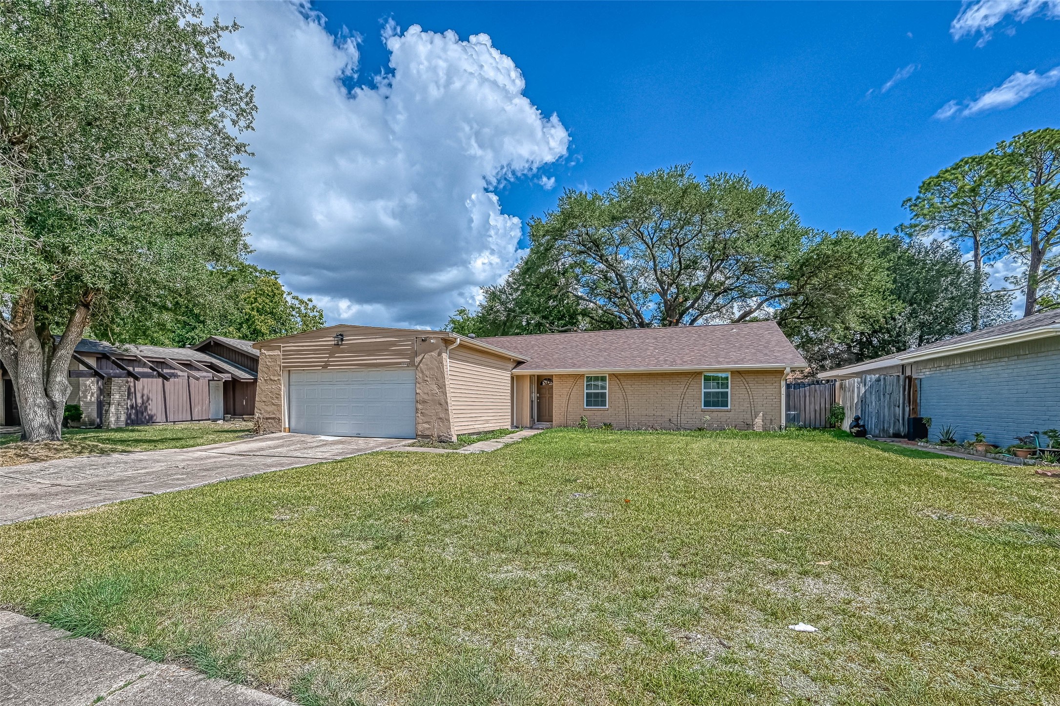 11618 Corona Lane Houston, TX 77072 - Photo 29 of 50 front view of a house with a yard