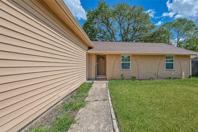 a view of a back yard of the house