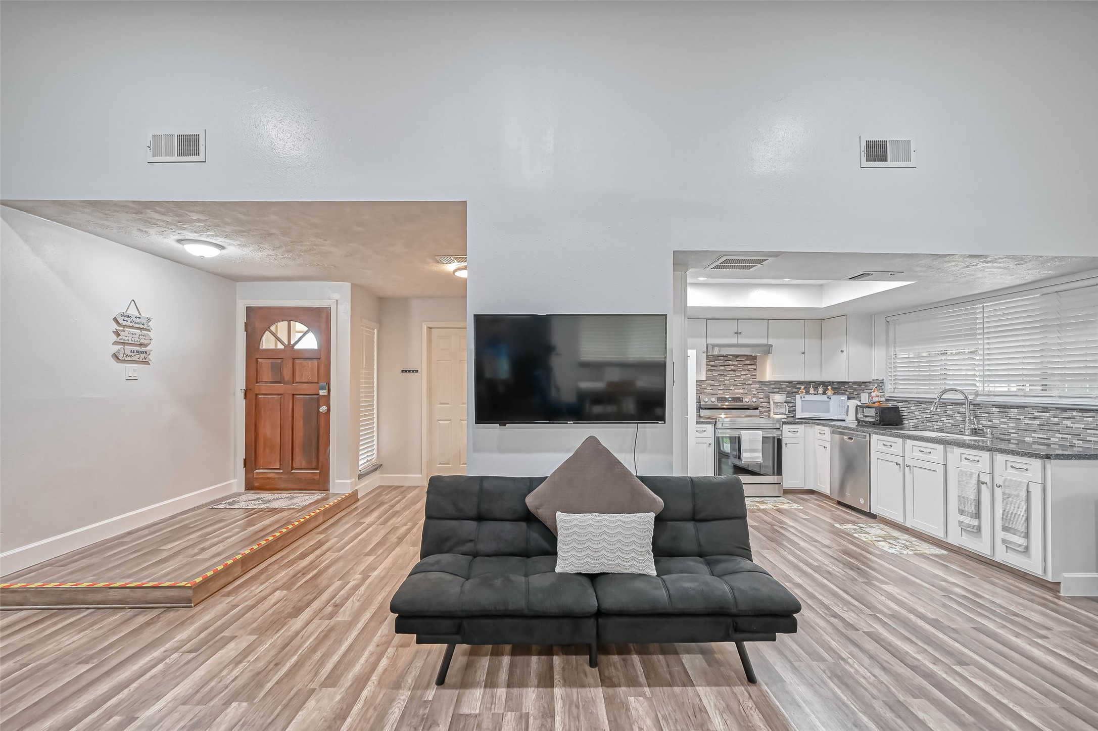 11618 Corona Lane Houston, TX 77072 - Photo 3 of 50 a living room with furniture and a flat screen tv