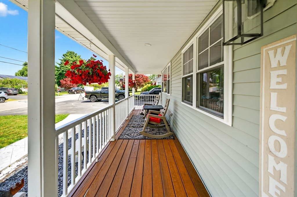 29 Edgemere Drive Seekonk, MA 02771 - Photo 3 of 27