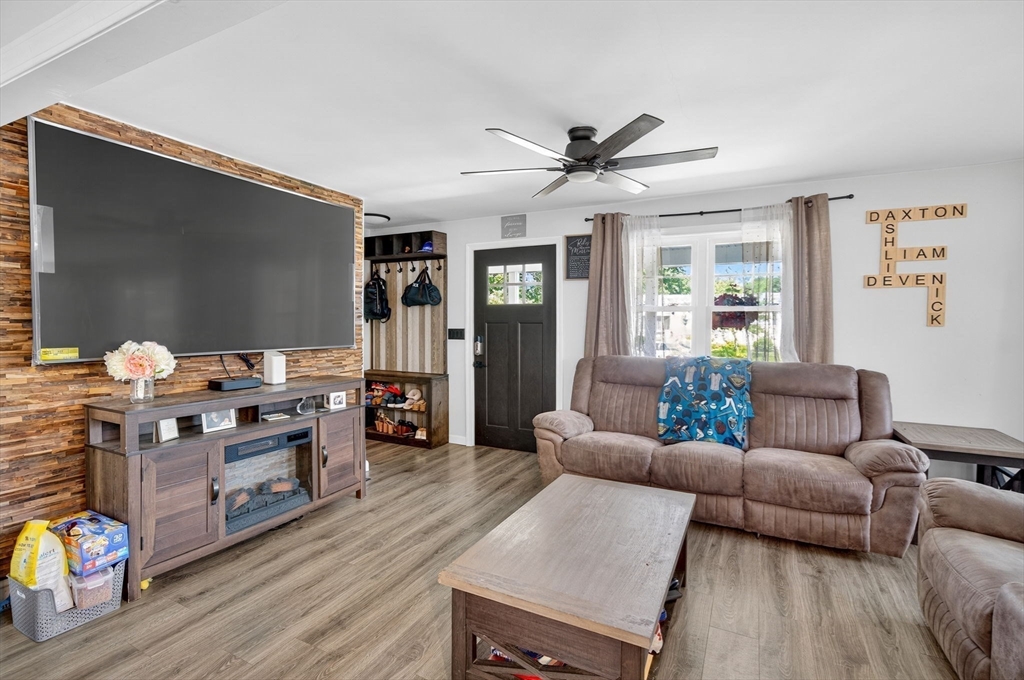 29 Edgemere Drive Seekonk, MA 02771 - Photo 5 of 27