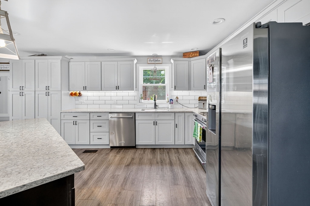 29 Edgemere Drive Seekonk, MA 02771 - Photo 7 of 27