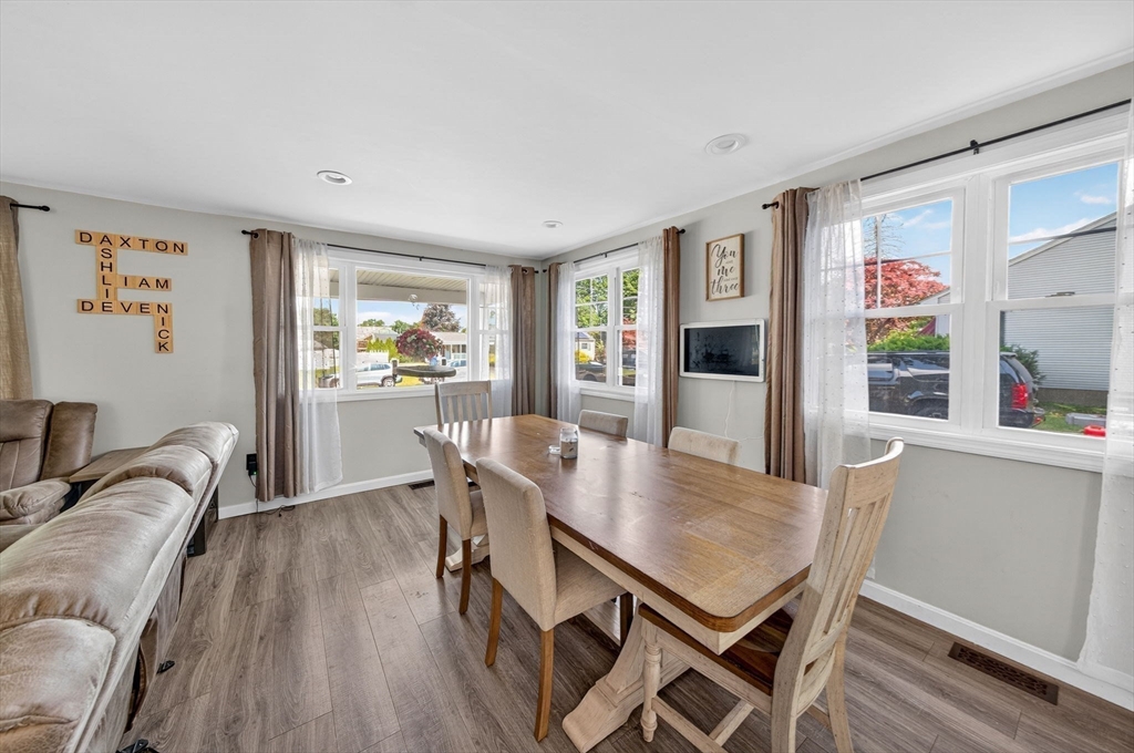 29 Edgemere Drive Seekonk, MA 02771 - Photo 9 of 27