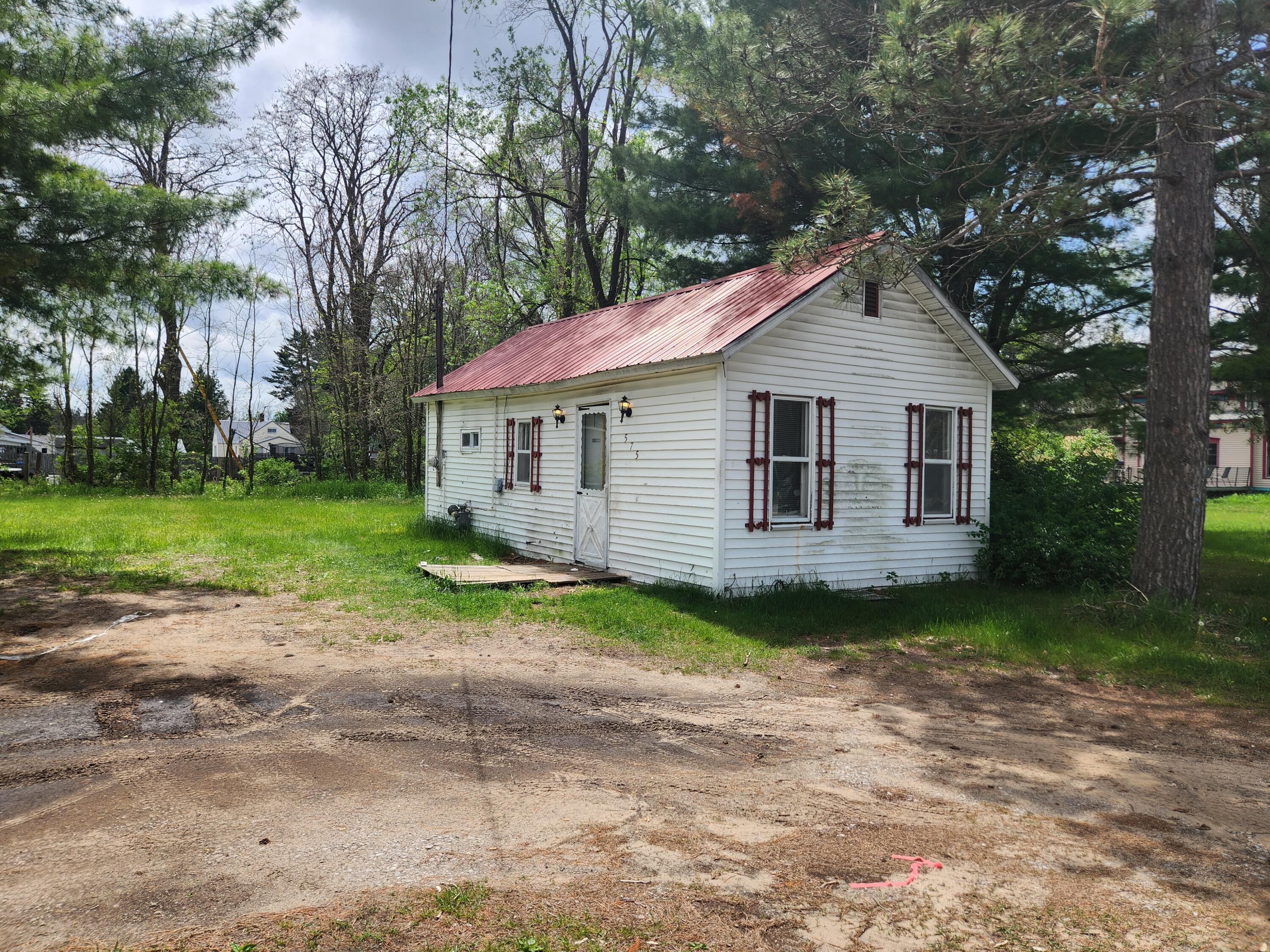 575 8th Street Baldwin, MI 49304 - Photo 3 of 12 20260519_140740