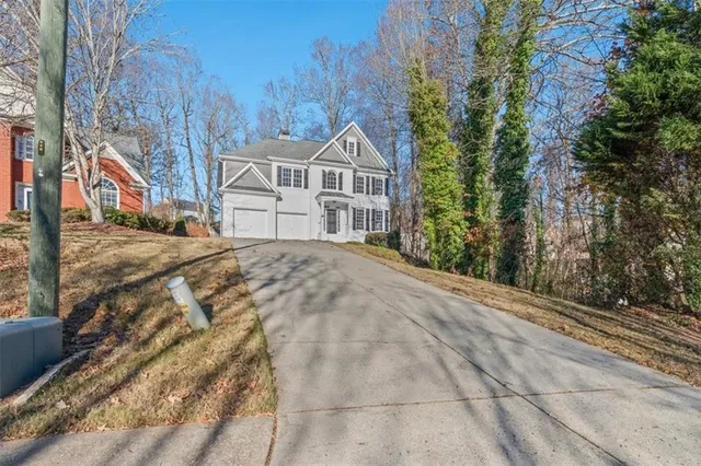 a view of a house with a yard