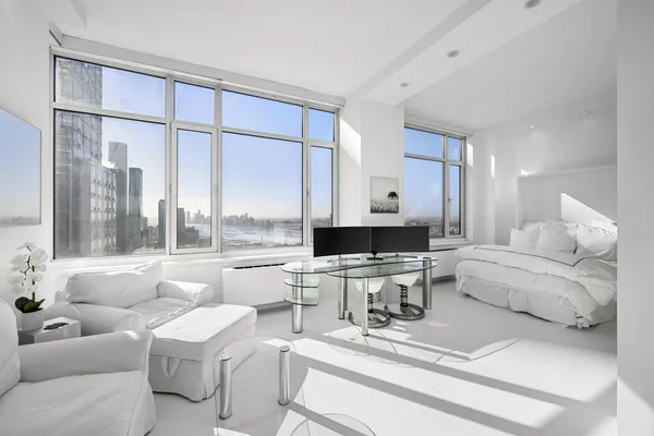 $1,250,000 | 635 West 42nd Street, Unit 45G | Hell's Kitchen
