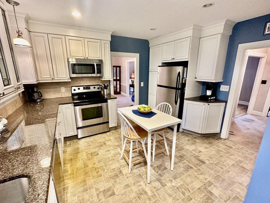 152 Coolidge Road Worcester, MA 01602 - Photo 2 of 26 Gallery Image 2