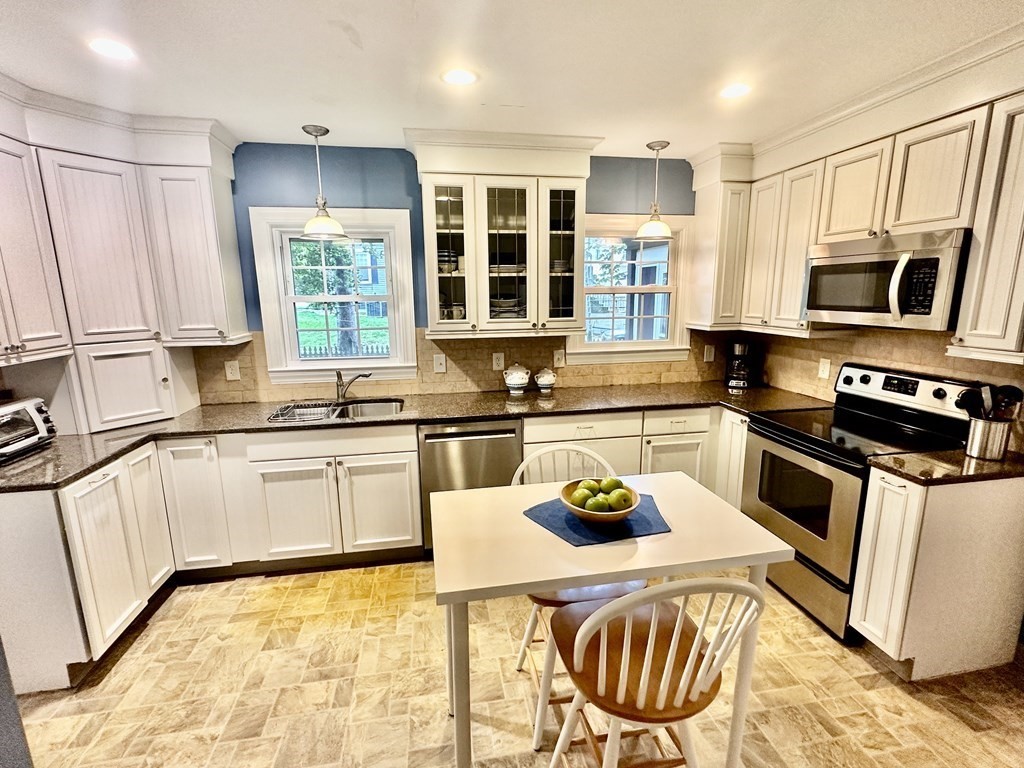152 Coolidge Road Worcester, MA 01602 - Photo 3 of 26 Gallery Image 3