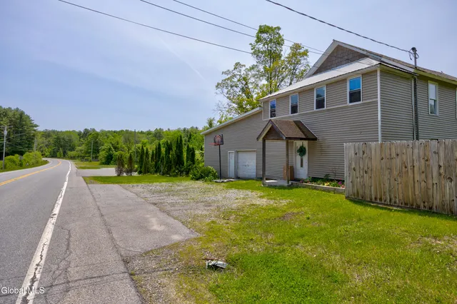 $169,900 | 985 Murray Road, Greenfield, NY 12850