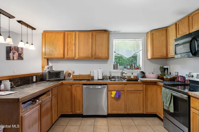 $169,900 | 985 Murray Road, Greenfield, NY 12850