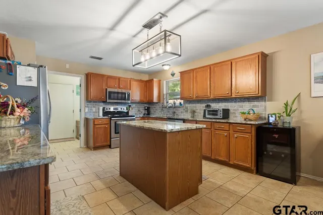 $2,300 | 308 Willow Road, Bullard, TX 75757