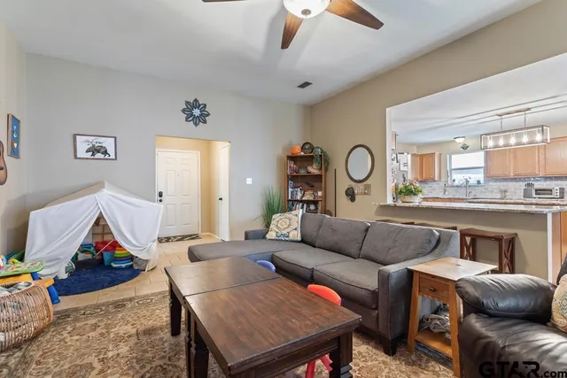 $2,300 | 308 Willow Road, Bullard, TX 75757