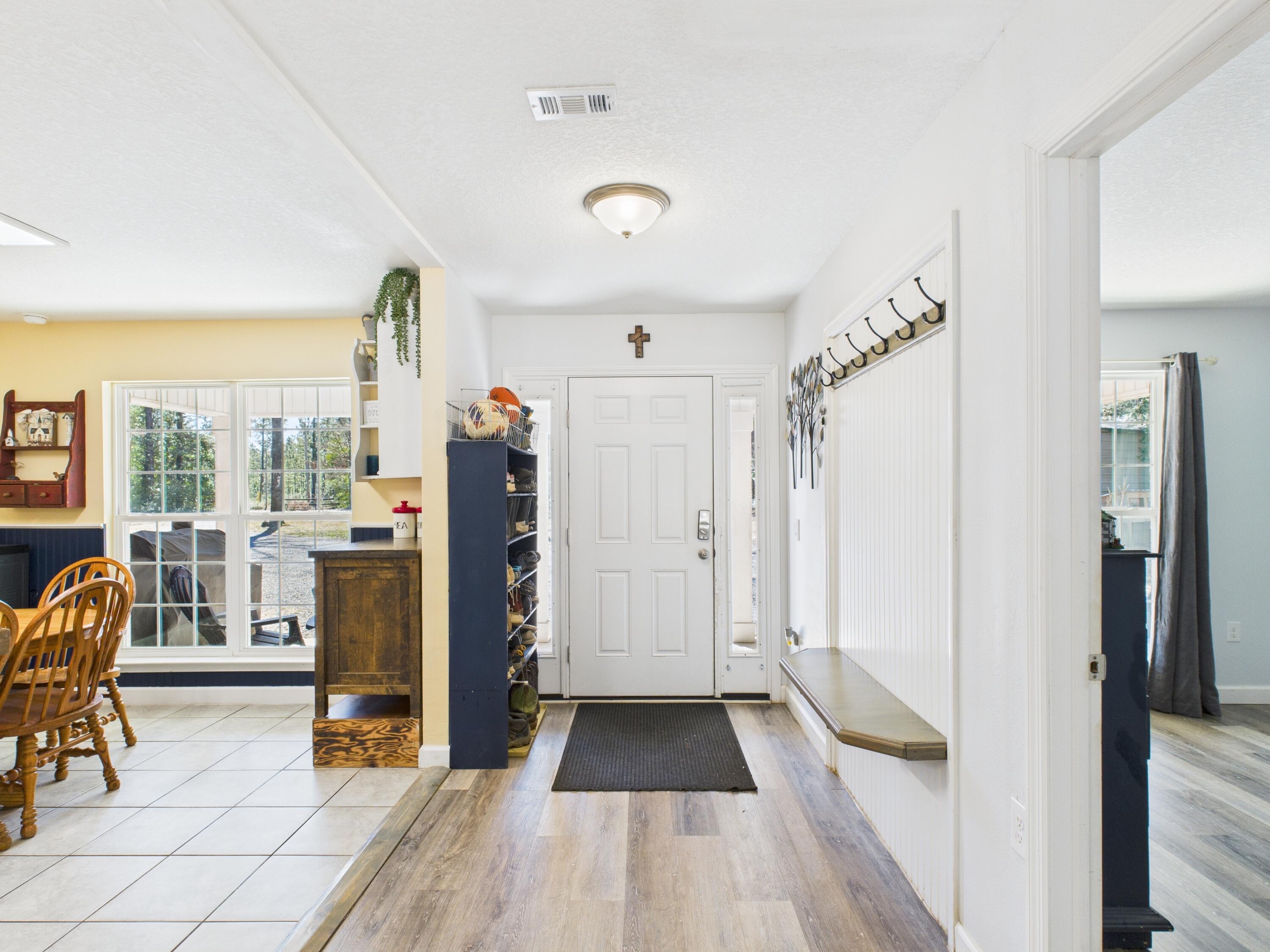 9866 Red Rock Road Milton, FL 32570 - Photo 13 of 44 Entry Way leading to Dining/kitchen