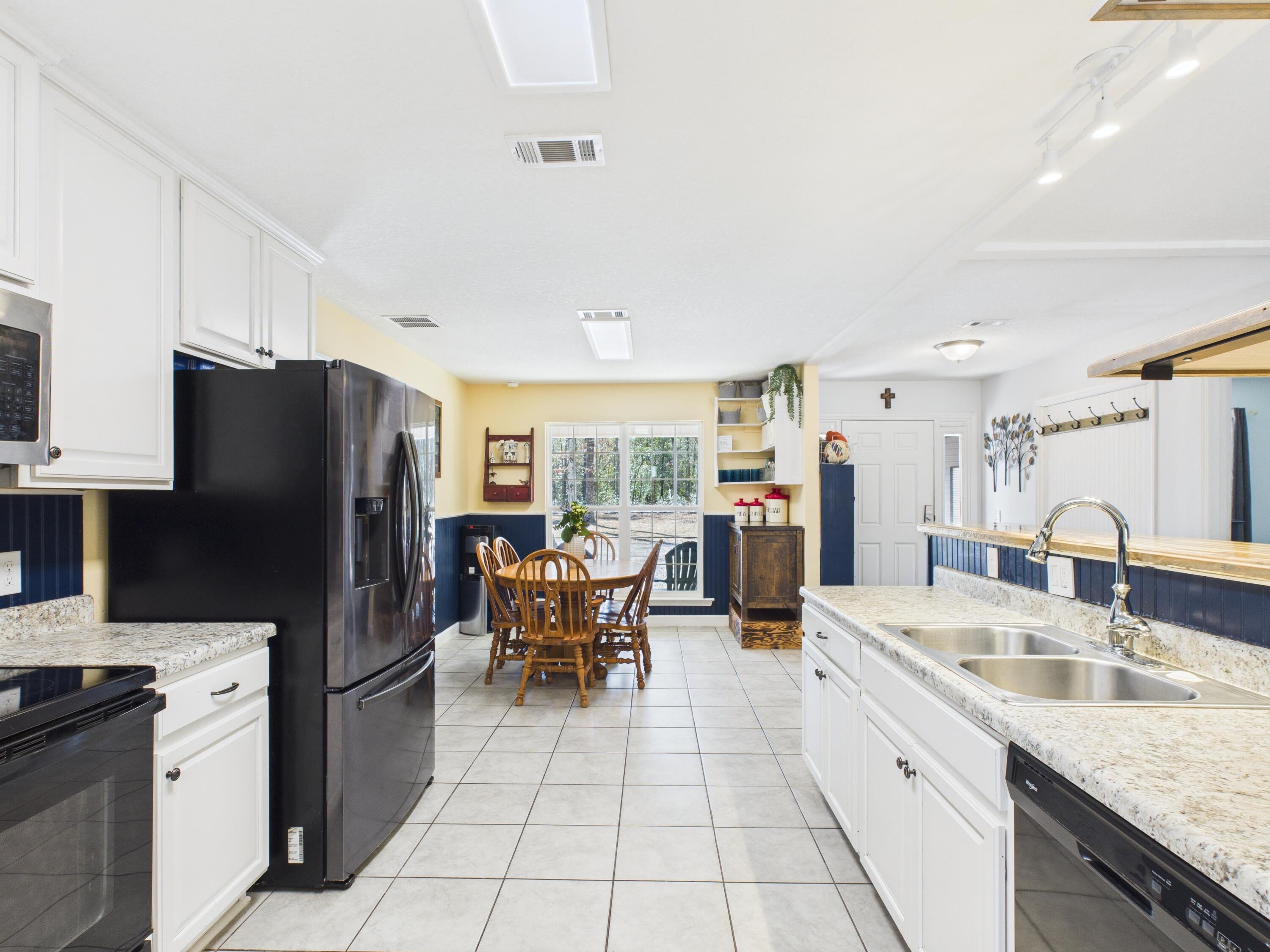 9866 Red Rock Road Milton, FL 32570 - Photo 18 of 44 Kitchen