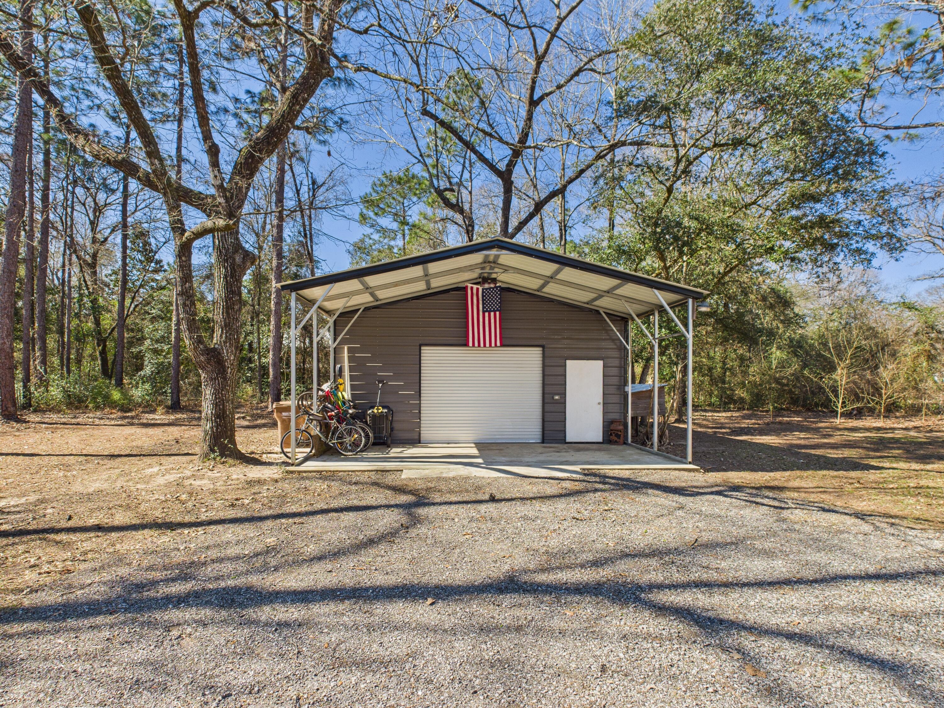9866 Red Rock Road Milton, FL 32570 - Photo 5 of 44 Garage