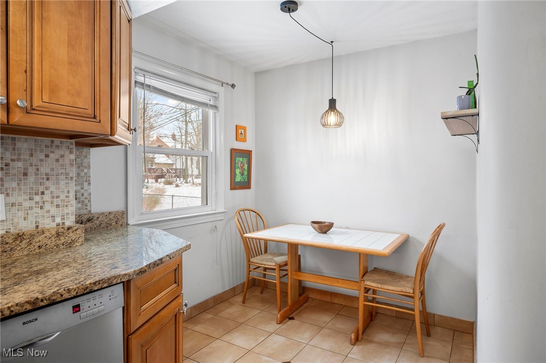 4871 Westbourne Road Cleveland, OH 44124 - Photo 8 of 28 Gallery Image 8