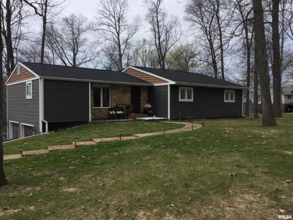 $329,000 | 65 Magnolia Lane, Vienna, IL 62995