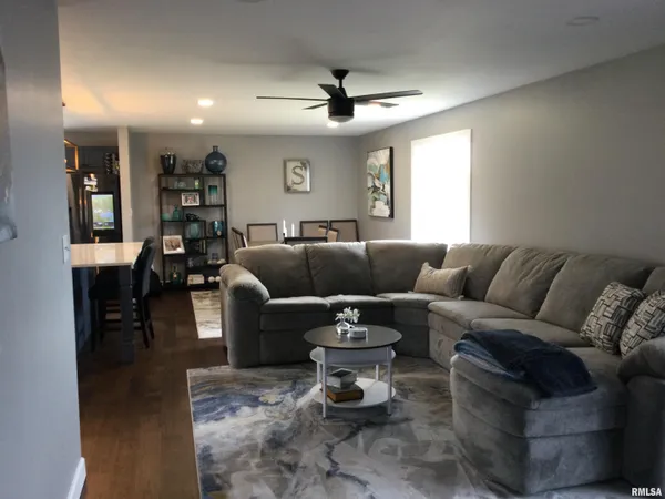 $329,000 | 65 Magnolia Lane, Vienna, IL 62995