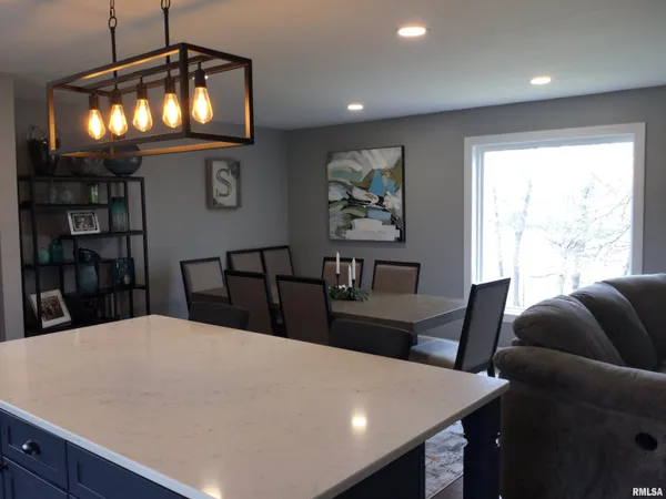 $329,000 | 65 Magnolia Lane, Vienna, IL 62995