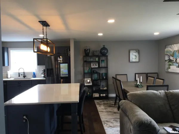 $329,000 | 65 Magnolia Lane, Vienna, IL 62995